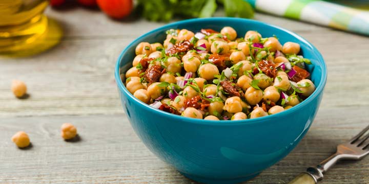 Chickpeas salad with onion and dried tomatoes.
